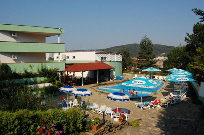 Hotel Seasons Tryavna Esterno foto
